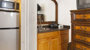 Unclassified image, 4 of 42, button - NEW! Ft Marcy 2 BR 1 LV/DRM 1 BA on Pimmit Run, hike/ kayak to the Potomac River (McLean)