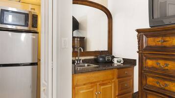 Fridge, microwave, coffee/tea maker, toaster