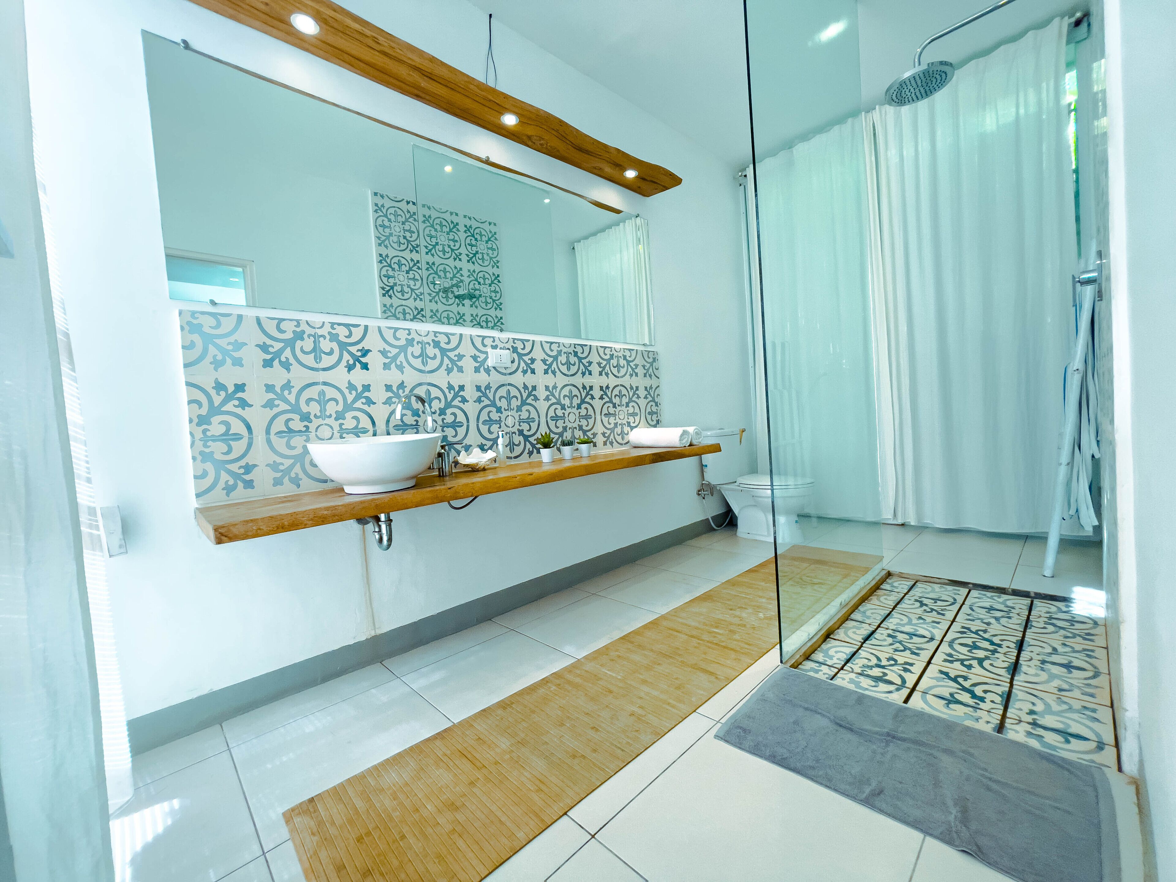Villa Comfort | Bagno | Doccia, soffione a pioggia, bidet, asciugamani