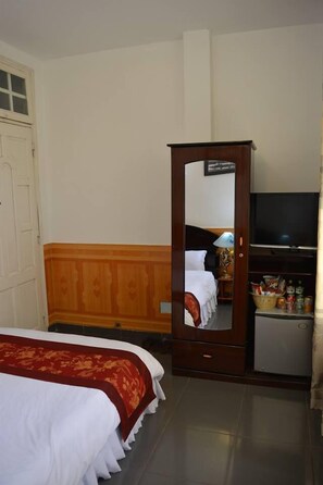Minibar, soundproofing, free WiFi, bed sheets - Rosa Hotel (Da Lat)
