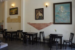 Breakfast served - Rosa Hotel (Da Lat)