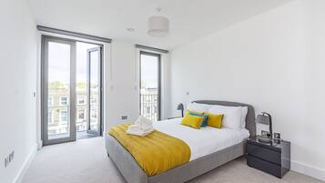 3 bedrooms, iron/ironing board, travel cot, free WiFi