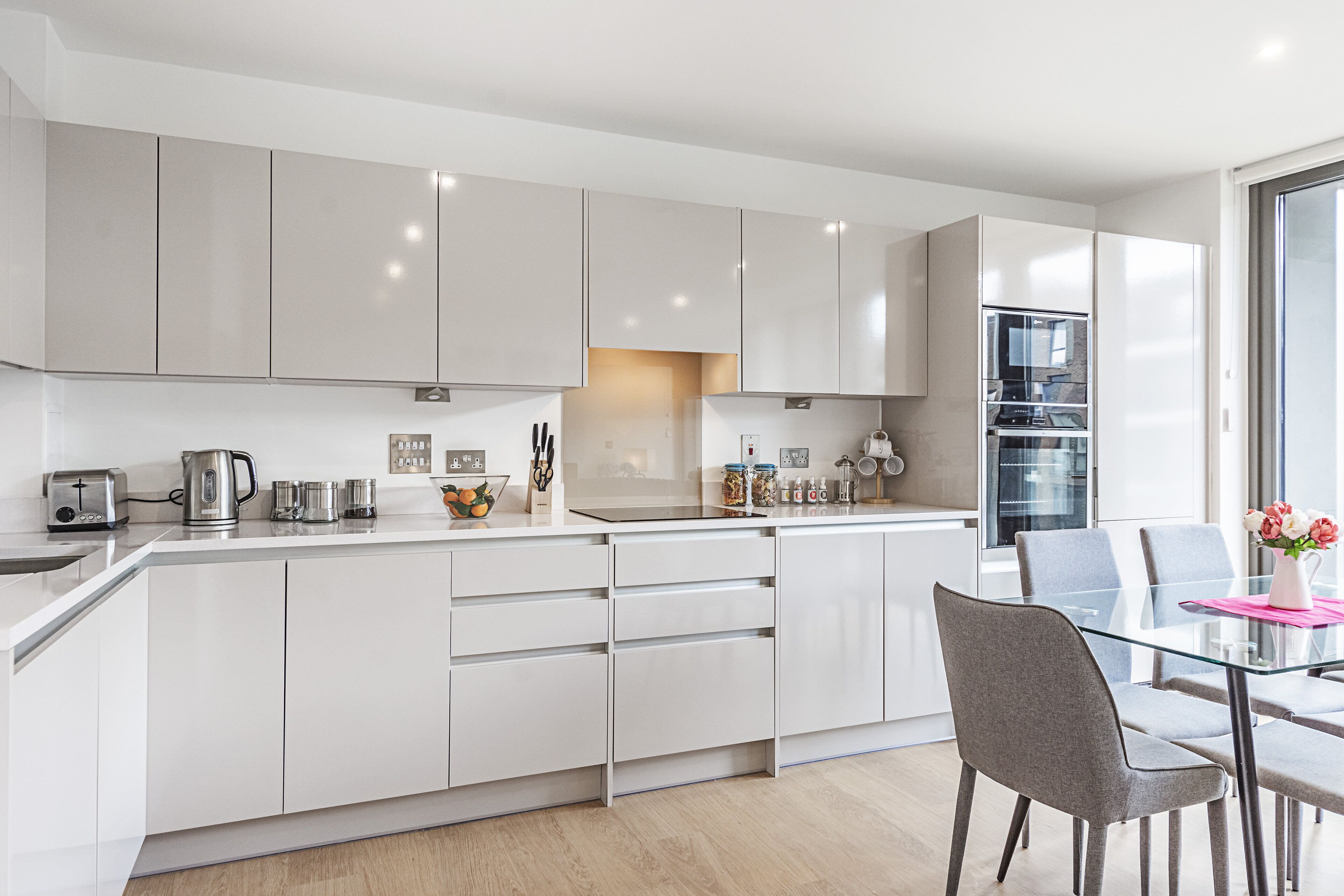 雪櫃、微波爐、焗爐、爐具