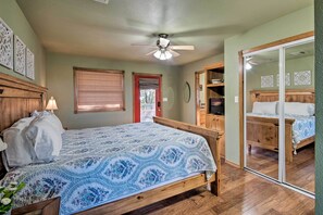 1 bedroom, desk, internet, bed sheets