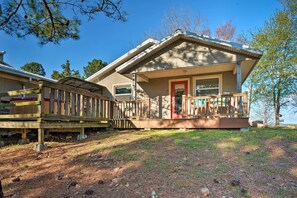 Exterior - Broken Bow Cottage w/ Deck, Hot Tub & Fire Pit! (Broken Bow)
