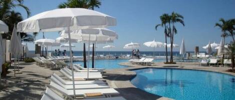 Outdoor pool, a heated pool