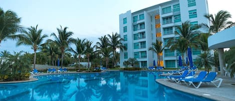 Udendørs pool, opvarmet pool