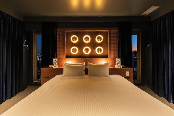 Deluxe-rum - 1 kingsize-säng - icke-rökare (AOKI Takamasa - Queen with Bath) | Sängtillbehör av högsta kvalitet, duntäcken och bäddmadrasser