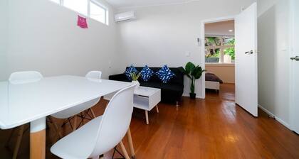 Takapuna Central Spacious & New Home