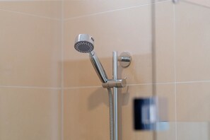 Family Suite - 1 Bedroom | Bathroom | Shower, rainfall showerhead, towels - Takapuna Central Spacious & New Home (Auckland)