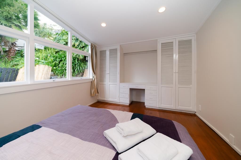 Family Suite, 1 Bedroom | Langsir/tirai gelap terus, seterika/papan seterika, Wi-fi percuma 