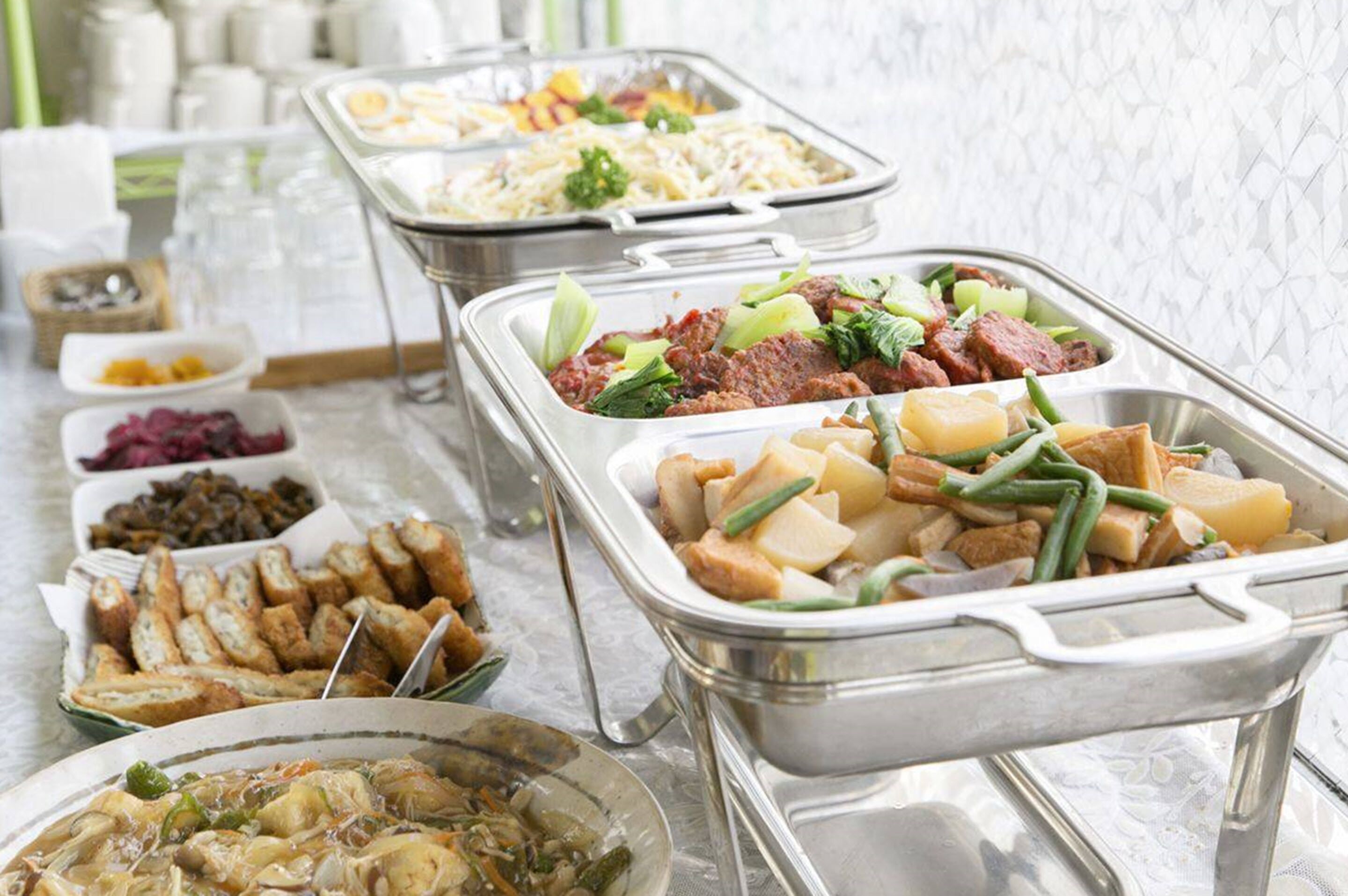 Päivittäinen buffetaamiainen (300 JPY per henkilö)