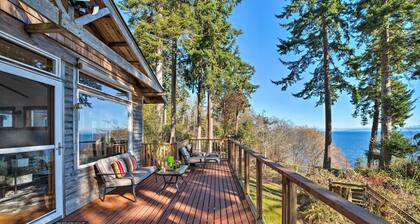 Puget Sound Escape: Private Beach & Oversized Deck