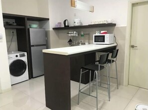 Fridge, rice cooker, cookware/dishes/utensils
