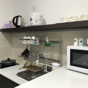 Fridge, rice cooker, cookware/dishes/utensils