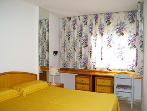 1 habitación, tabla de planchar con plancha y acceso a internet