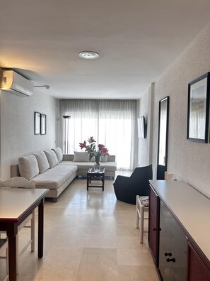 TV - APARTMENT (5 ADULTS ) POOL VIEW (L'Estartit)