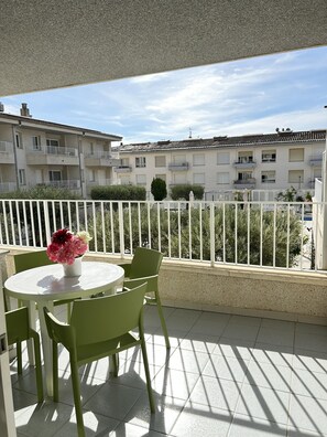 Outdoor dining - APARTMENT (5 ADULTS ) POOL VIEW (L'Estartit)