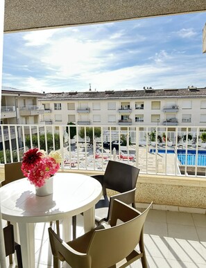 Outdoor dining - APARTMENT (5 ADULTS ) POOL VIEW (L'Estartit)