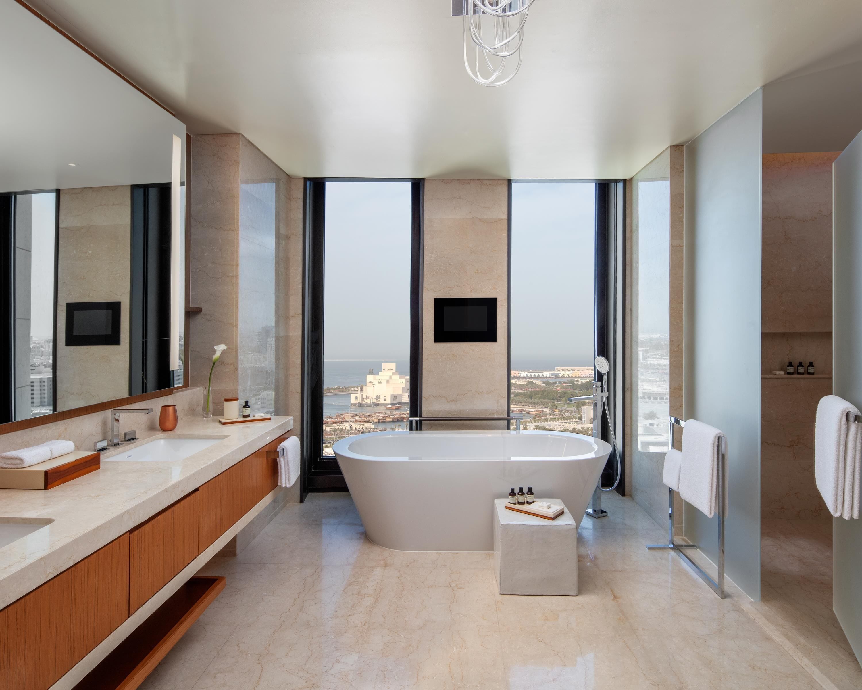 Executive Suite (Park) | Bathroom | Separate tub and shower, deep soaking tub, rainfall showerhead