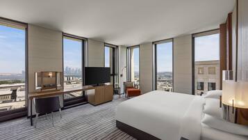 Suite (Park) | Ropa de cama de alta calidad, edredones de plumas, minibar y caja fuerte