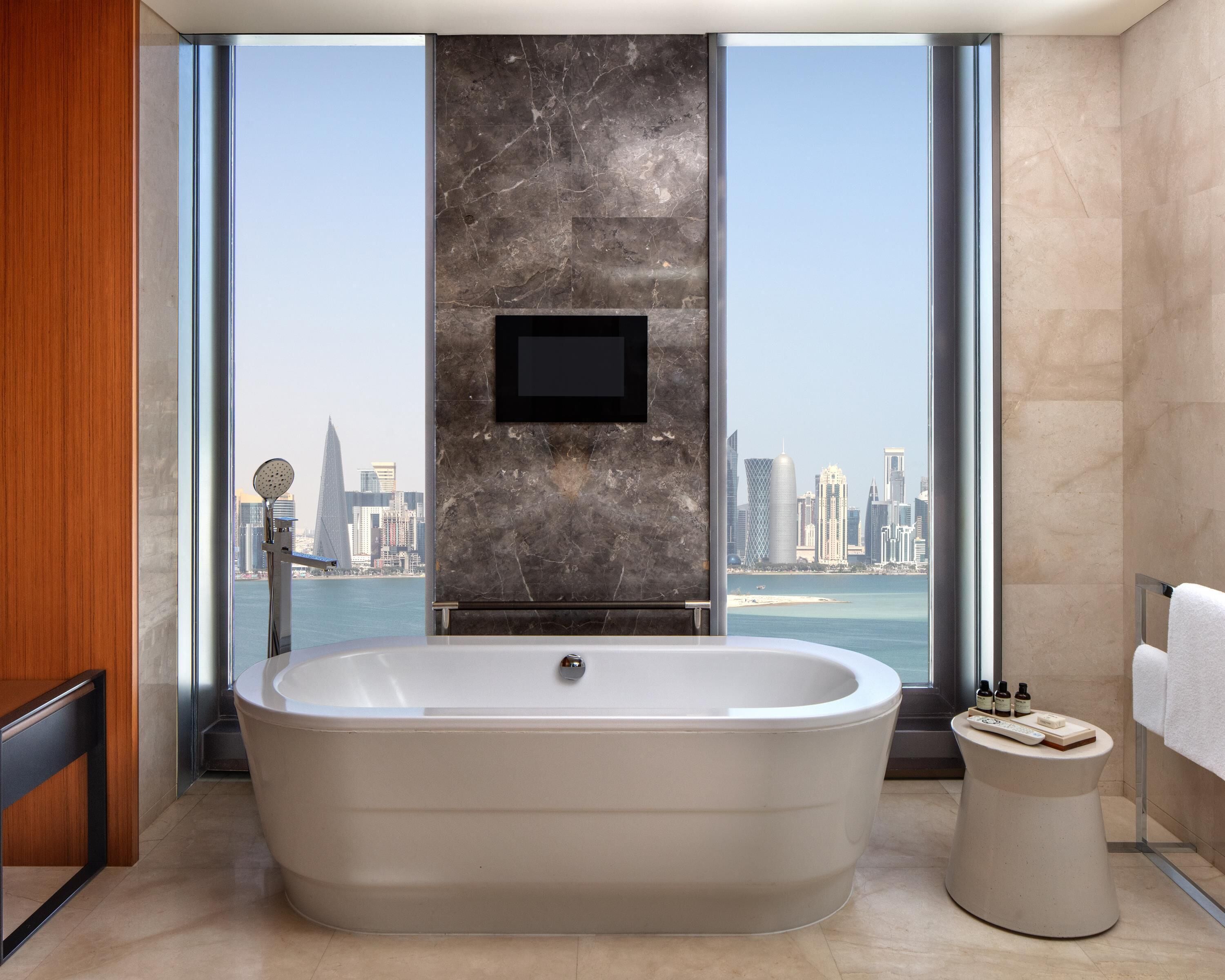 suite (park) | bathroom | separate bathtub and shower, deep-soaking bathtub, rainfall showerhead