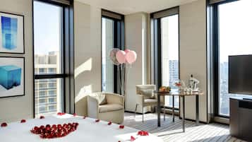 Suite (Park) | 1 bedroom, premium bedding, down comforters, minibar