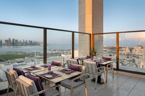 4 restaurants, breakfast, lunch, dinner served; Japanese cuisine
