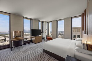 Suite (Park) | Premium bedding, down comforters, minibar, in-room safe