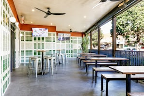Sports bar