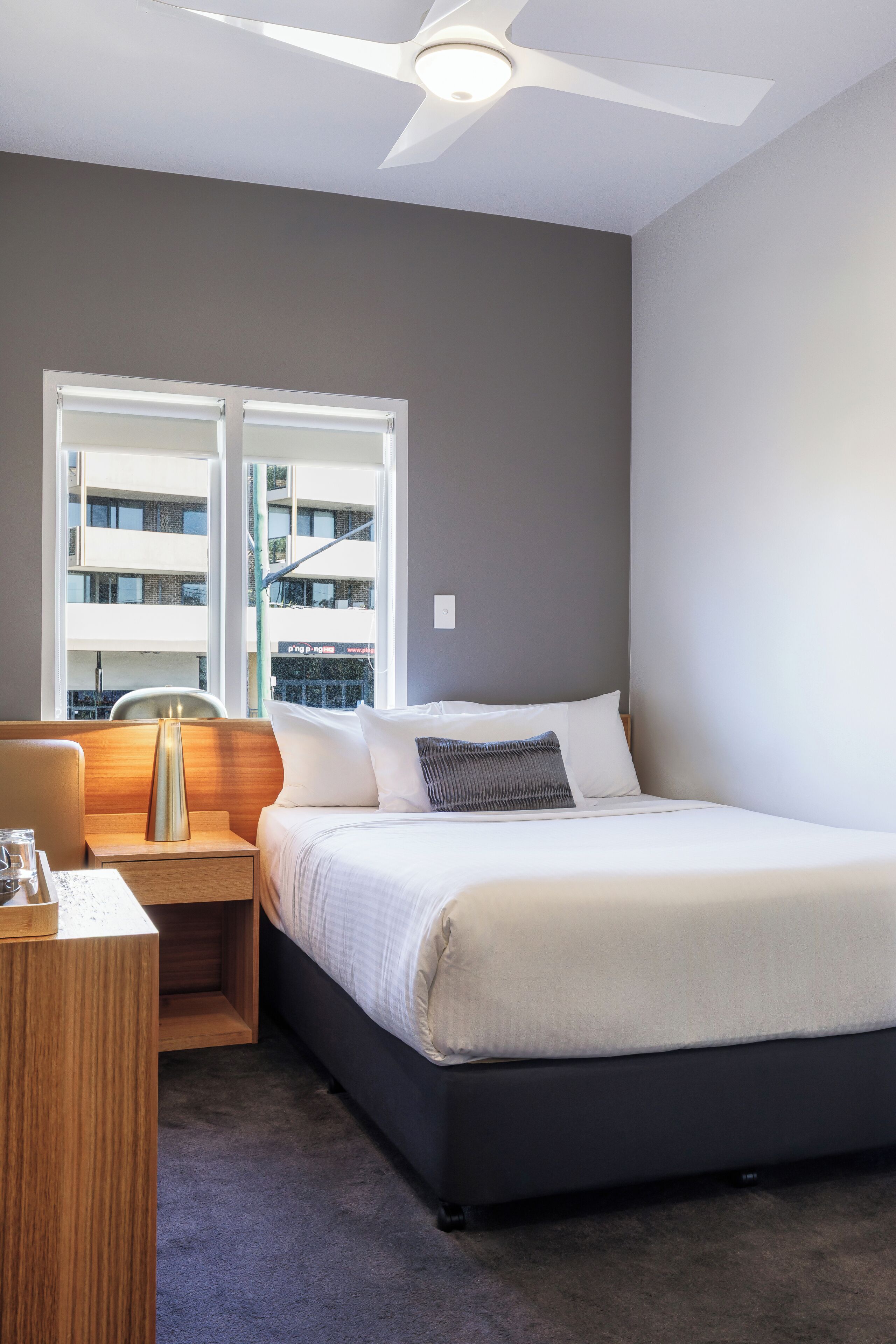 deluxe room, 1 double bed, non smoking, private bathroom | pillow-top beds, in-room safe, soundproofing, free wifi