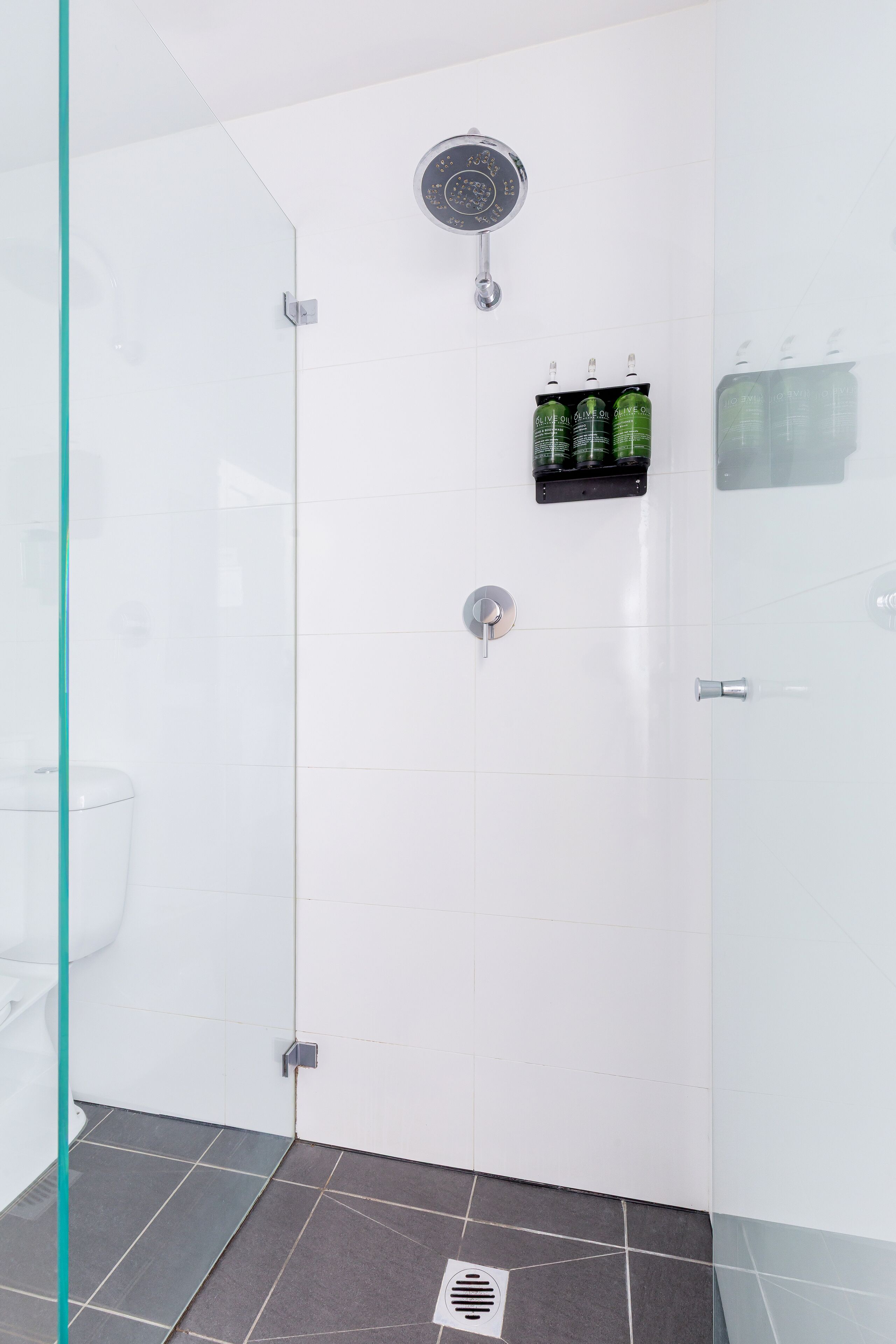 deluxe room, 1 double bed, non smoking, private bathroom | bathroom | shower, rainfall showerhead, free toiletries, hair dryer