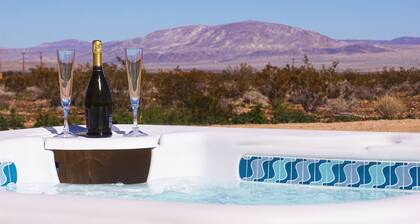 The Sunset Road House (Hot Tub! Hammocks! Fireplace!)