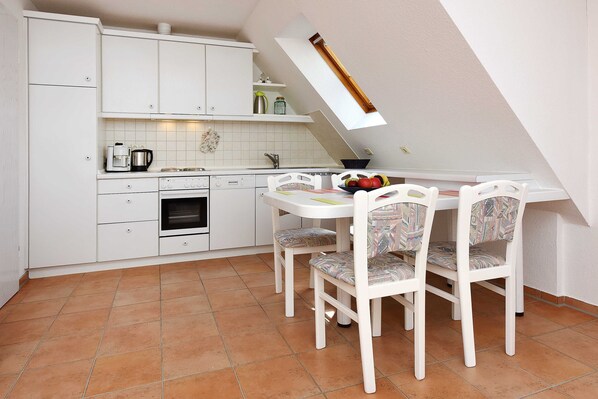 Køleskab, mikrobølgeovn, ovn, opvaskemaskine