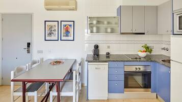Fridge, microwave, oven, dishwasher