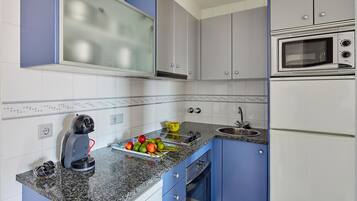 KylskÄp, mikrovÄgsugn, ugn och diskmaskin