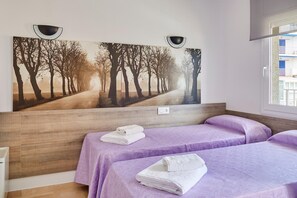 2 soverom og strykejern/-brett