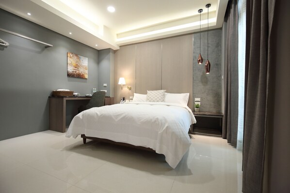 Comfort Double Room, 1 Double Bed, Mountain View | Premium bedding, down comforters, Select Comfort beds, desk - 52Travelers Home (Hualien City)