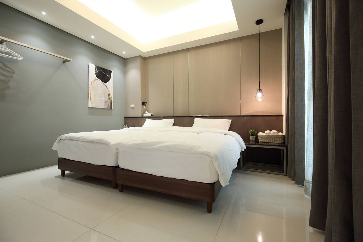 舒適雙人房, 2 張單人床, 山景 | 高級寢具、羽絨被、Select Comfort 床墊、書桌