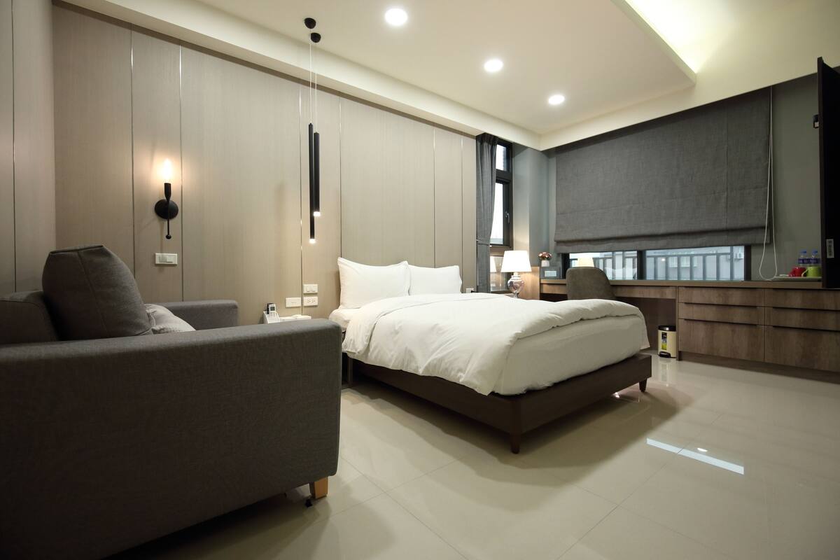 豪華雙人房, 1 張標準雙人床 | 高級寢具、羽絨被、Select Comfort 床墊、書桌