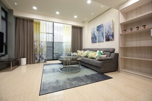 Lobby sitting area - 52Travelers Home (Hualien City)