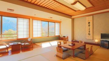 Quarto família | Cofres nos quartos, cortinas blackout, Wi-Fi de cortesia, roupa de cama