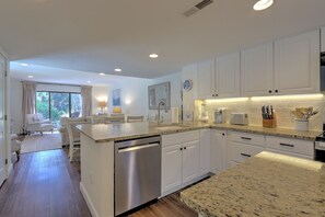 Interior - SHIPYARD - WALK TO BEACH & STEPS TO POOL.  Bright corner unit & golf course view (Hilton Head Island)