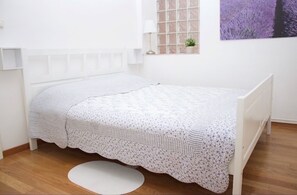 2 bedrooms, iron/ironing board, free WiFi, bed sheets