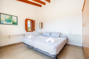 3 soverom, strykejern/-brett, wi-fi (inkludert) og sengetøy