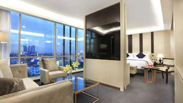 Suite (ASTON) | Ruang tamu | 40 inci televisyen skrin rata dengan kabel, TV, pemain DVD