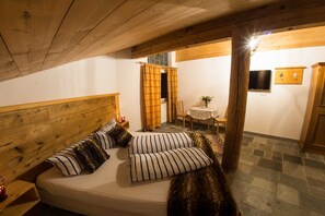 2 habitaciones, escritorio, wifi y ropa de cama 