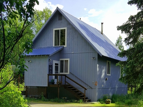 Escape to Trapper Creek - Cozy 2-Bedroom Vacation Home