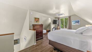 2 bedrooms, desk, iron/ironing board, travel cot