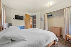 2 Schlafzimmer, Schreibtisch, Bügeleisen/Bügelbrett, Reisekinderbett